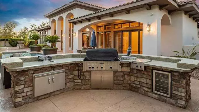 Las Vegas Custom Home Builder - Outdoor Kitchen - GVS Design & Build